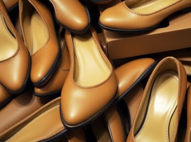 Damenschuhe im Karton