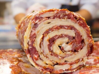 Eine Gourmetfleischrolle wegen Listerienrückruf.