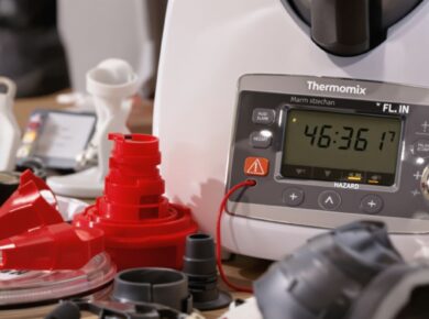 Thermomix Zubehörteile mit rotem Teil