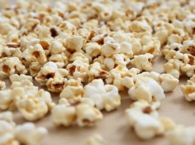 Popcorn-Mais Körner mit möglicher Verunreinigung