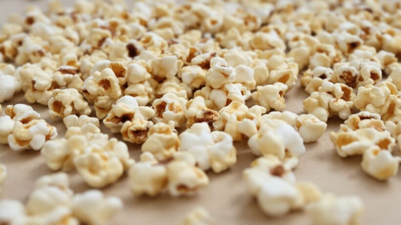 Popcorn-Mais Körner mit möglicher Verunreinigung