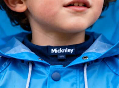McKinley Kinder-Regenponcho mit Strangulationsgefahr