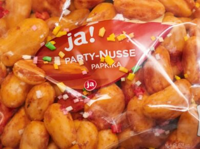 REWE Party-Nüsse mit Kunststoffteilen