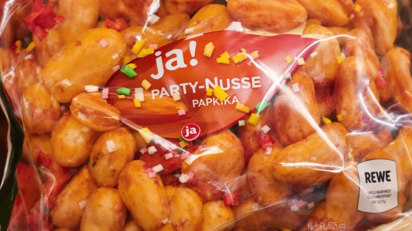 REWE Party-Nüsse mit Kunststoffteilen