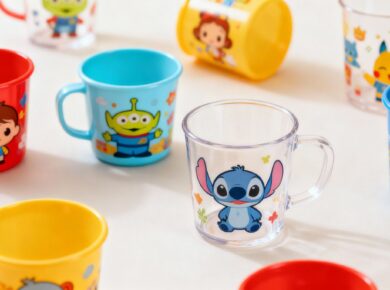Kinderbecher mit bunten Motiven